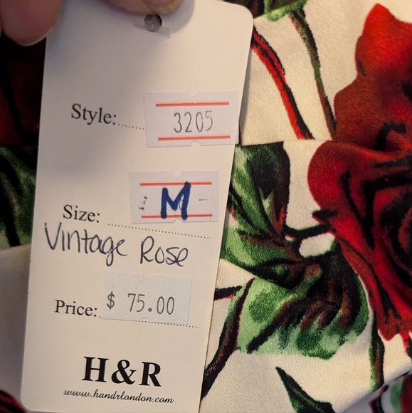 Hearts and Roses M NWT - Picture 4 of 4